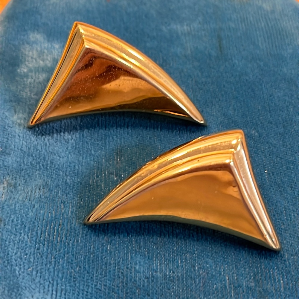 005 Vintage Napier hollow pierced sail shape earrings